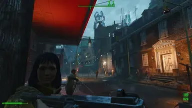 按钮 降低武器 - 第一人称与第三人称