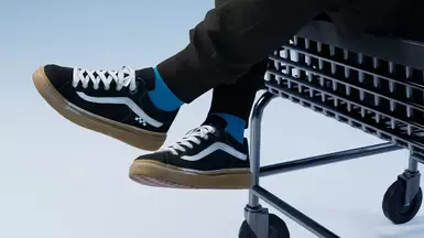 VANS 滑板鞋 - 经典复古黑色胶底