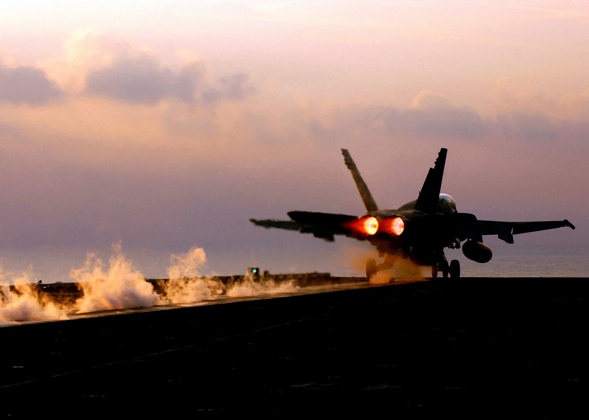 F-18E超级大黄蜂取代鹰
