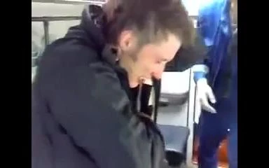 当碎击者头盔损坏时,播放“啊,blyat”音效